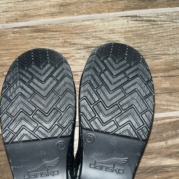 Dansko Black Metallic Medallion Embossed Professional Clogs Shoes Womens Size 36 - Picture 4 of 4